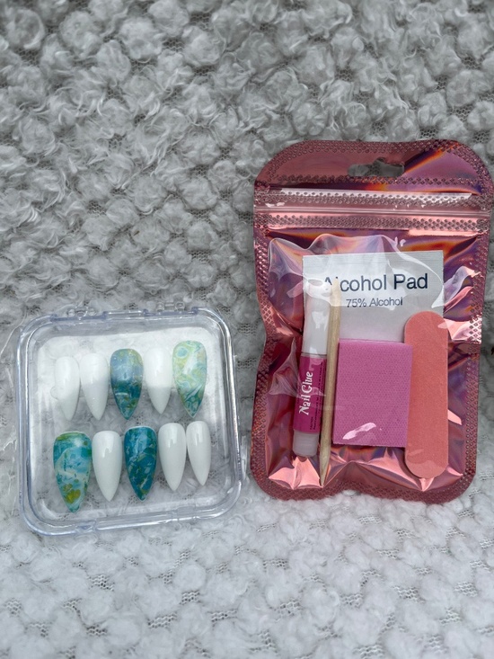 Handmade stiletto press on nails featuring shades of green, blue, white. Sz LG - Picture 5 of 5